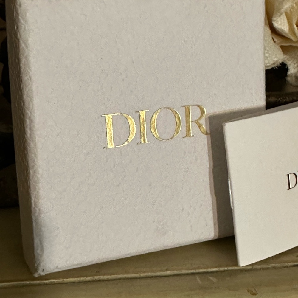 CHRISTIAN DIOR
Metal J'Adior Mise En Dior Tribal Earrings Black - Picture 8 of 16